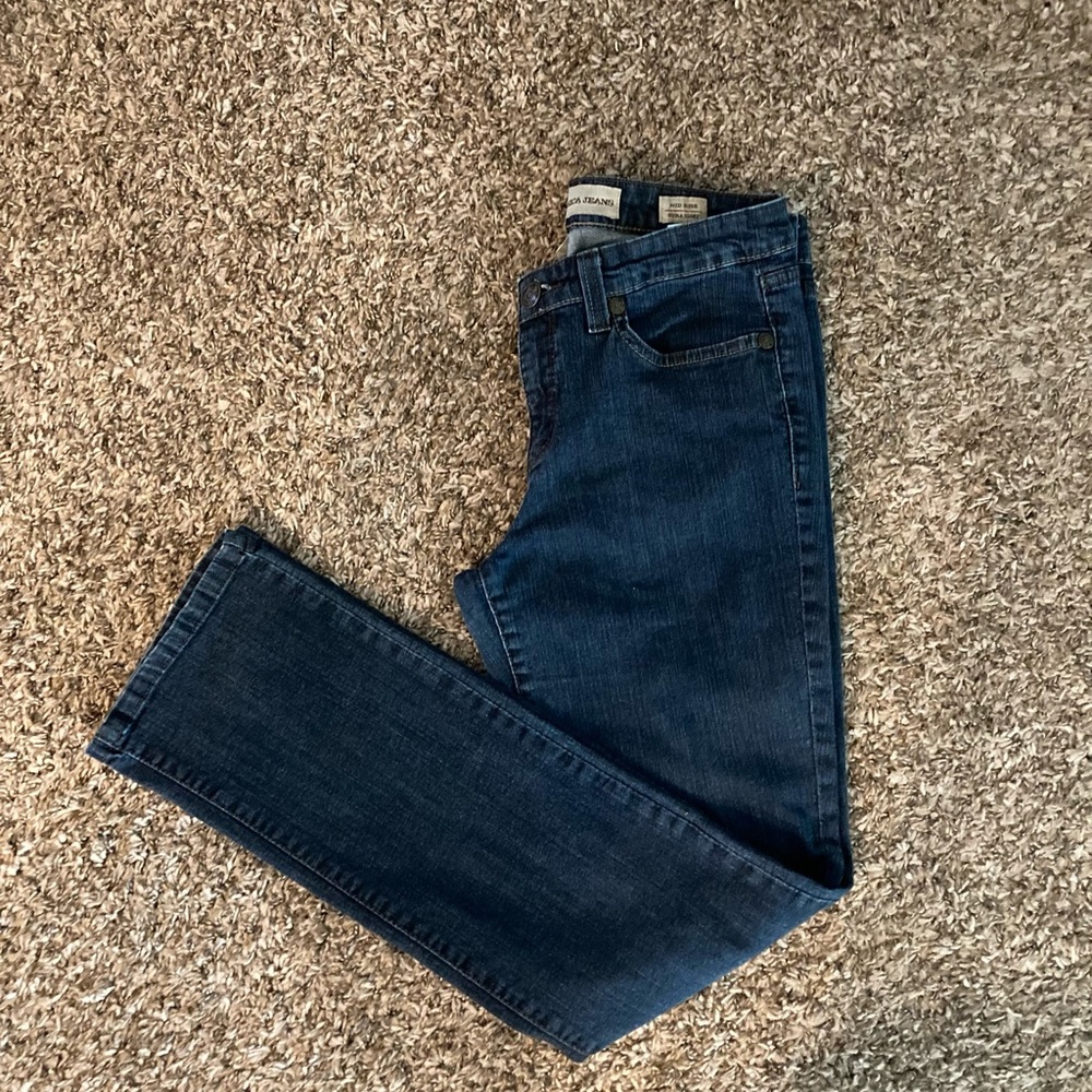 Woman’s Straight Leg Jeans Mid Rise Size 8/28